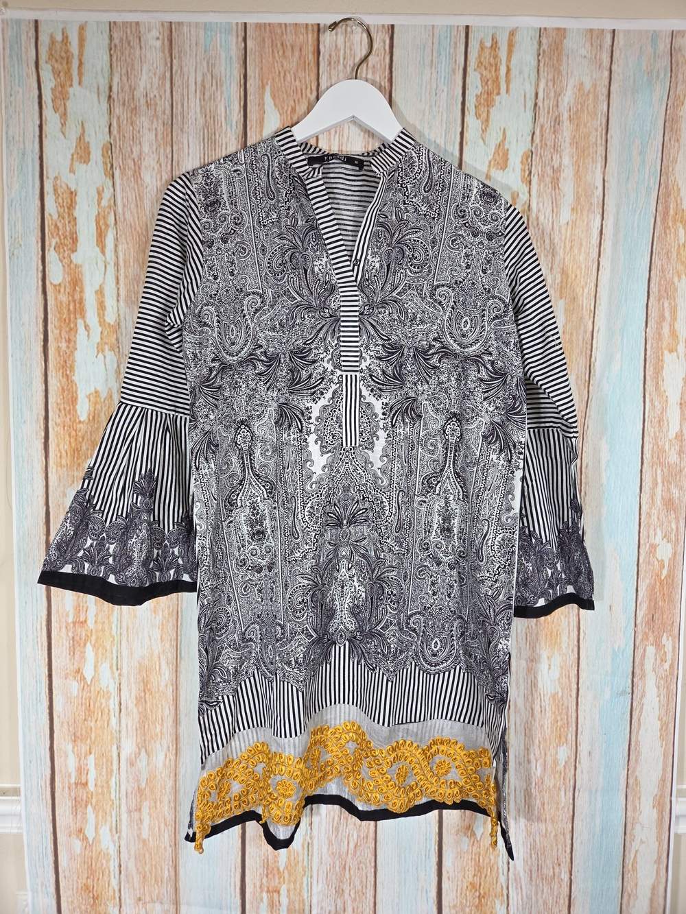 Khaadi authentic Cotton tunic kurti, W/yellow Embroidery Bell Sleeve. Sz 10